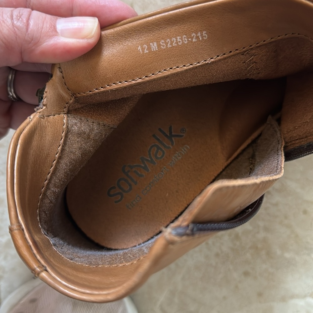 Tan bootie - Picture 4 of 5